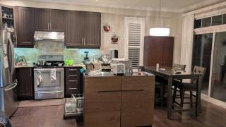 Bright Bedroom with Shared bathroom and WiFi Parking available - 1