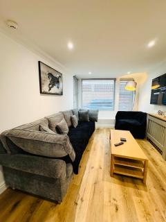 NEW Central Ryde Retreat, Melville Duplex, short walk to Beach Sleeps 6 - 3