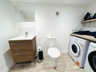 NEW Central Ryde Retreat, Melville Duplex, short walk to Beach Sleeps 6 - 2