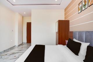 Collection O Radha Krishna Temple Vrindavan Formerly Shri Hari Seva Sadan - 3