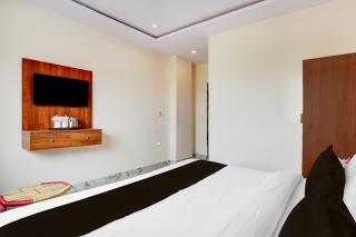 Collection O Radha Krishna Temple Vrindavan Formerly Shri Hari Seva Sadan - 2