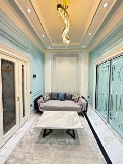 Kazakhstan resident's 155 by Royal rentals - 7