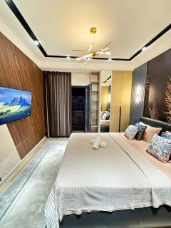 Kazakhstan resident's 155 by Royal rentals - 5