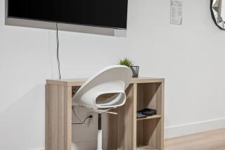 NEST- Modern 2BR Basement Retreat in South Surrey - 4