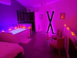 La chambre des tentations , love room avec jacuzzi - 0