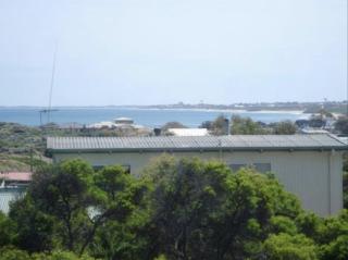 Sun-Filled Family Getaway Falcon Beach Living - 3