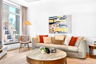 Trendy 2BR Direct Mall Access Burj View High Floor - Dubai - 9