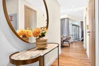 Trendy 2BR Direct Mall Access Burj View High Floor - Dubai - 5