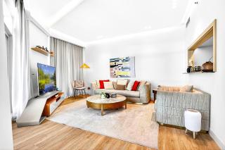 Trendy 2BR Direct Mall Access Burj View High Floor - Dubai - 3