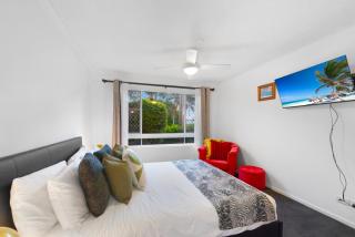 Absolute Beachfront Apartment, Kawana Beach Escape - 5