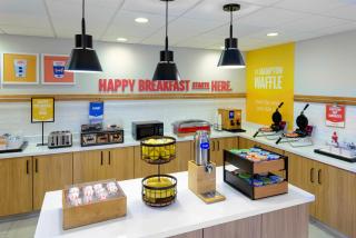 Hampton Inn & Suites-Austin Airport - 2