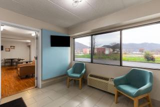 Super 8 by Wyndham Charleston WV - 4