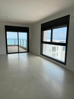 סאבלט בחוף בלו ביי נתניה בקומה גבוהה עם נוף מטריף לים - 9