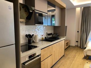 Luxury Studio Apartment at The Diamond In City - 2