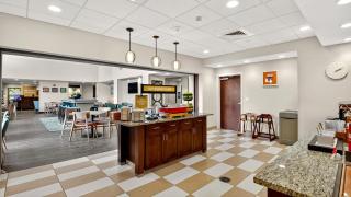 Hampton Inn & Suites Chippewa Falls - 1