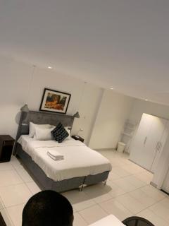 One Bedroom Premium Luxury Apartments at The Embassy Garderns - 8