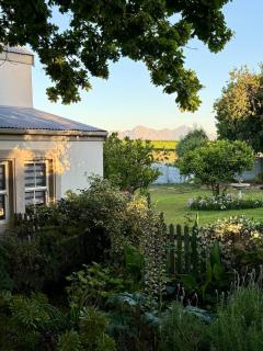 Grand View Cottages - Luxury Poolside Suites - 1