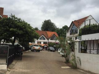 Your tiny cozy home away awaits-Westlands - 3