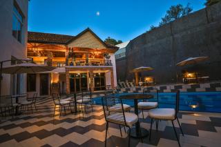 Cozy safari hotel by Signature - 4