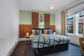 Large 4-Bedroom House Sleeps 8 - Fast WiFi - Smart TV - Air Fryer - 9