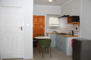 Moxwini Self Catering Apartments - 7