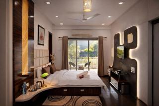 KDS Villa Near Mapro Garden Stay in Mahabaleshwar - 8