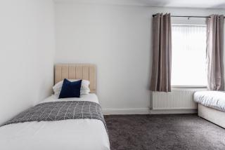 Comfortable 3-Bedroom Home in Seaham, 6 Persons - 3