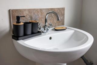 Stanley House - Family & Contractor Stay - 1