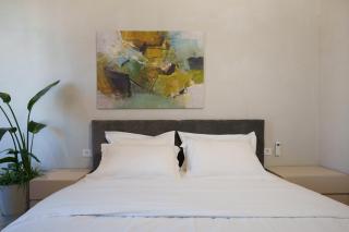 EE Homes - Curated Design, Tub Skyline Views - 6