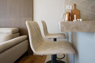 EE Homes - Curated Design, Tub Skyline Views - 5