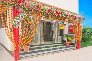 Collection O Sheesh Mahal Hotel - 9