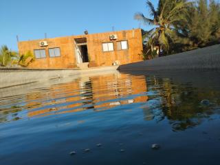 Villa avec piscine et pieds dans l'eau - 4