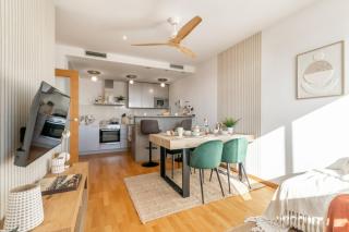Penthouse with Private Terrace & Pool Access - 1