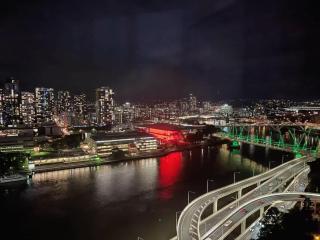 High Rise 2BR Apartment in Brisbane CBD - 9