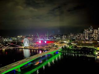 High Rise 2BR Apartment in Brisbane CBD - 0