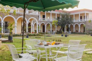 SaffronStays Kanota Upper Level Chamber - 4