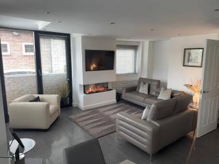 LUXURY Apartment Belfast City Centre overlooking Custom House Square - 4