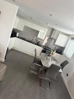 LUXURY Apartment Belfast City Centre overlooking Custom House Square - 5