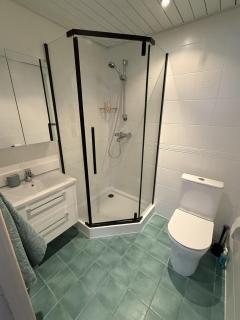 Cozy Urban Escape - 5