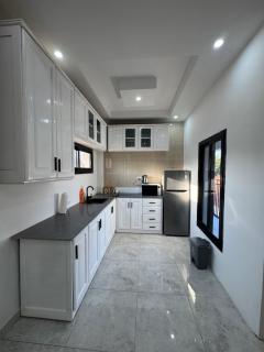 Luxury two Bedroom Apartment In A Great Location - 8