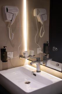 Hamsun Shahrah-e-Faisal - 2