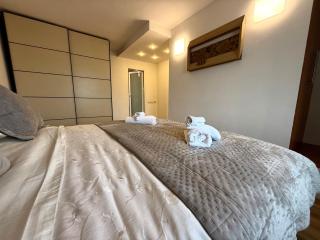 Cozy Central Palace View Bucharest - 3