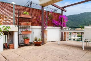 Lisa's Stylish Top Floor Flat & Double Pool - 5