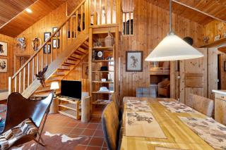 Wooden Western Lodge Tiny Haus - 4