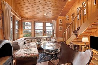 Wooden Western Lodge Tiny Haus - 3