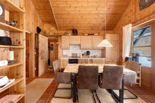 Wooden Western Lodge Tiny Haus - 1