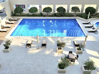 Poolside Beautifully presented 1 Bedroom near JBR Beach - Sleeps 4 - 4