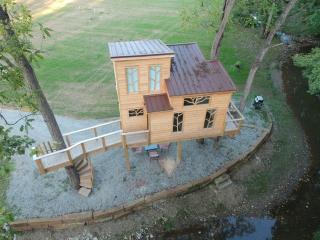 The Royal Roost Treehouse - 7