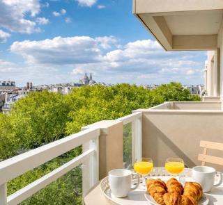 Eiffel Tower view studio with lift & balcony - 8