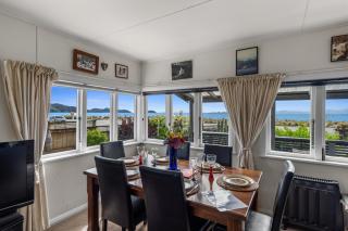 Raisin Town - Marahau Bach - 8